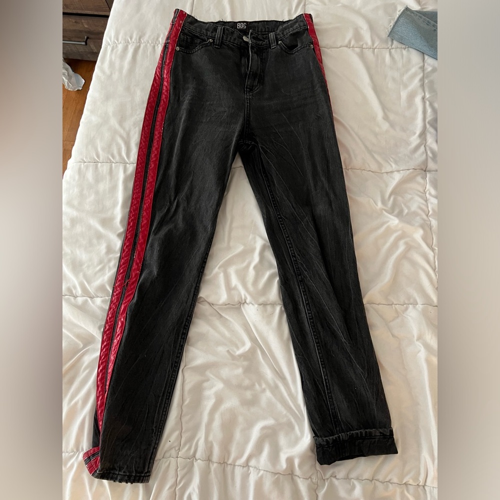 BDG Highwaisted Mom Jeans